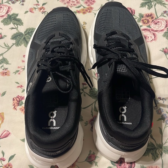 Cloudrunner sizeUS 7 - Picture 6 of 10